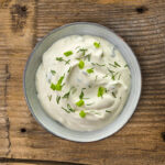 Sauce Yaourt et Herbes Fraîches