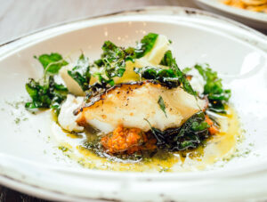 Filet de cabillaud nappé d'une sauce citron-beurre